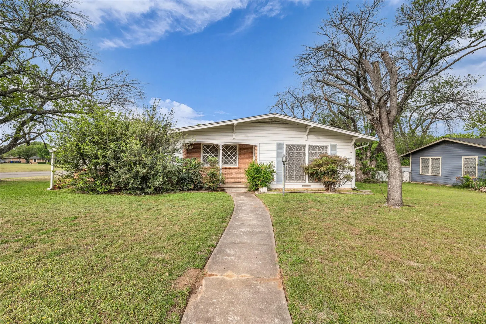 1525 Crow Dr
