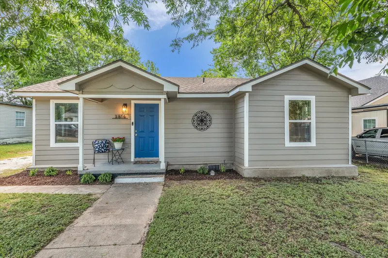 Charming Fully Remodeled 2 Bedroom Home for Sale in Waco with Spacious Backyard and Pool