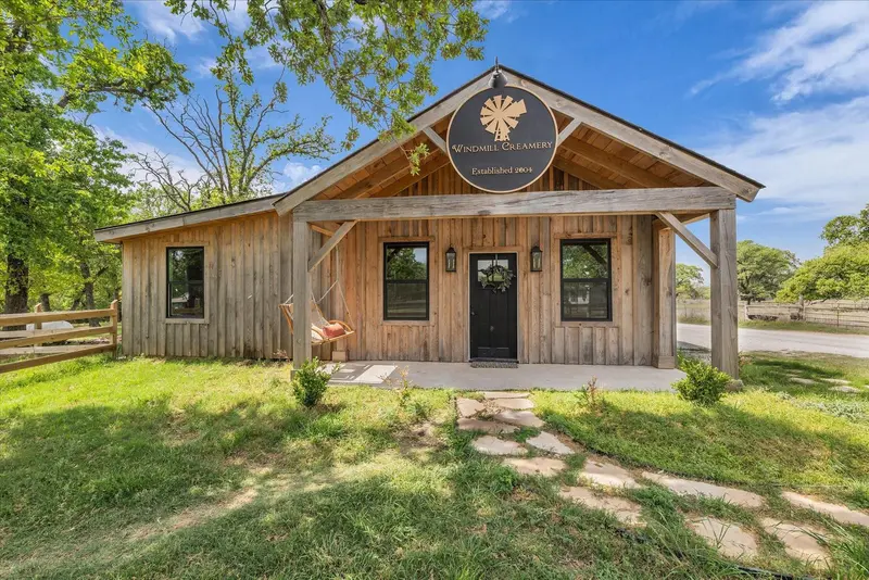 261 Windmill Ln