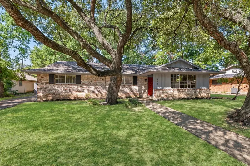 1728 Laurel Lake Dr