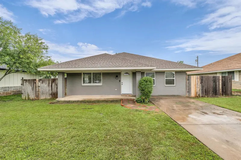 408 Little Ave